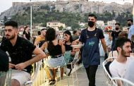 Grecia închide barurile şi restaurantele pe timpul nopţii!