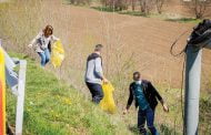 Voluntarii au curățat Mioveniul de gunoaie