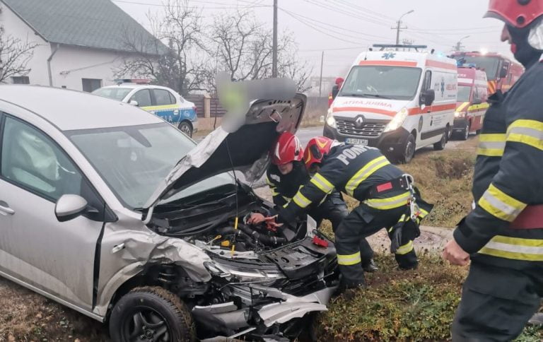 Accident cu două mașini la Buzoiesti